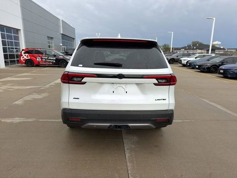 Used 2024 Toyota Grand Highlander AWD image 6