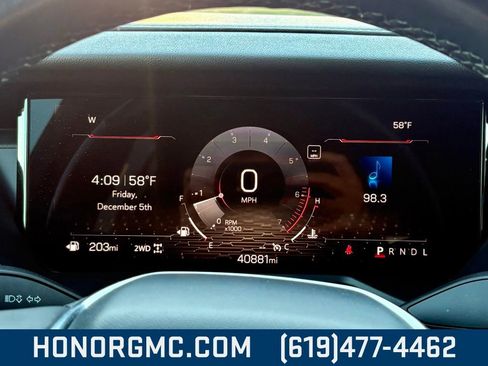 Used 2024 GMC Acadia Elevation image 27