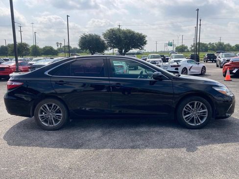 Used 2017 Toyota Camry SE FWD image 4