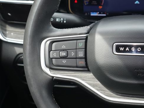 Used 2022 Jeep Wagoneer Series III w/ Rear Seat Video Group 1 AWD/4WD image 19