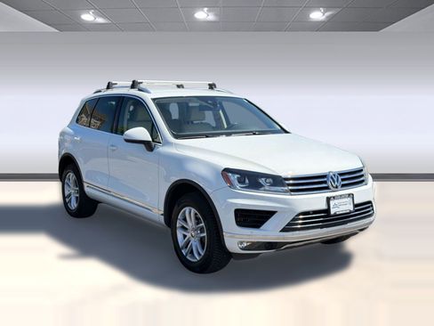 Used 2016 Volkswagen Touareg Sport AWD/4WD image 7