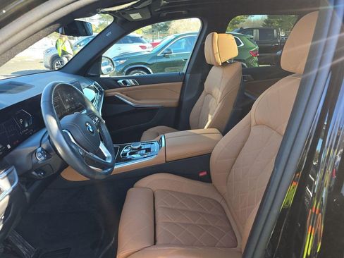 Used 2025 BMW X5 xDrive40i w/ Climate Comfort Package image 13