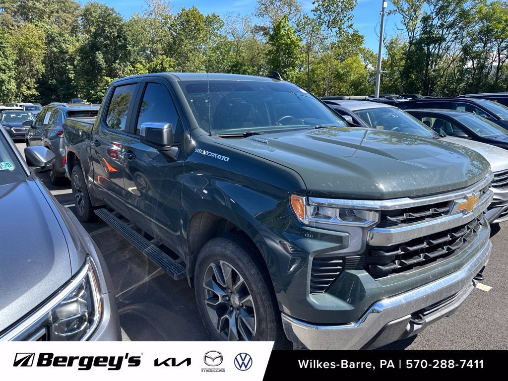 Used 2025 Chevrolet Silverado 1500 LT AWD/4WD image 3