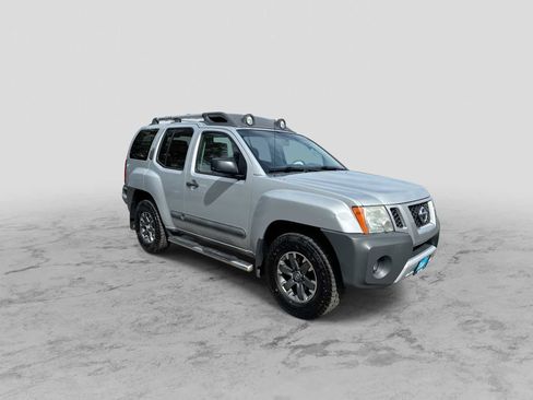Used 2015 Nissan Xterra PRO-4X w/ Pro-4x Leather Package AWD/4WD image 2