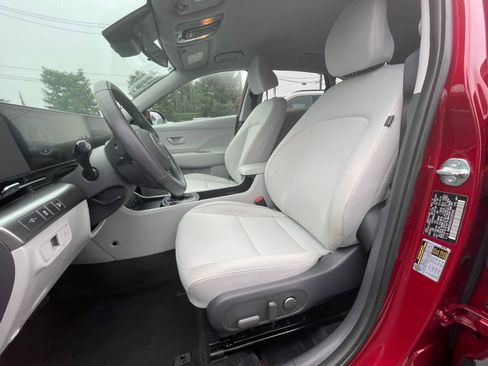 Used 2025 Hyundai Kona SEL image 30