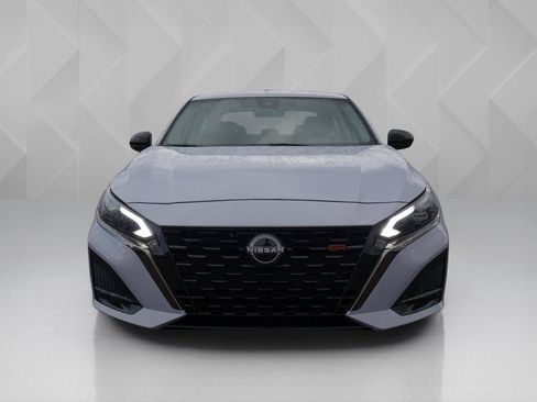 Used 2024 Nissan Altima 2.5 SR w/ SR Premium Package FWD image 7