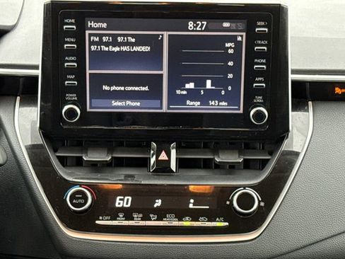 Used 2020 Toyota Corolla LE image 11