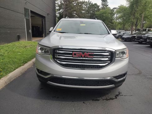 Used 2019 GMC Acadia SLE w/ GMC Pro Grade Package AWD/4WD image 2
