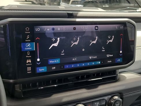 Used 2025 Jeep Wrangler Unlimited Sahara w/ Safety Group image 19