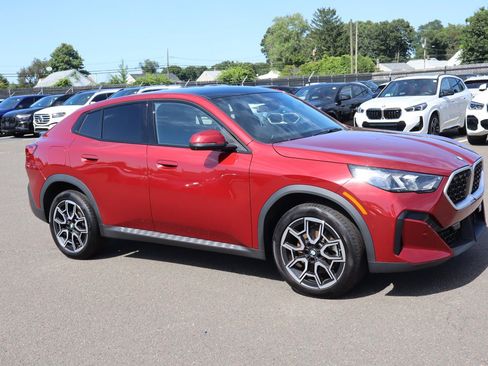 Used 2025 BMW X2 xDrive28i AWD/4WD image 3