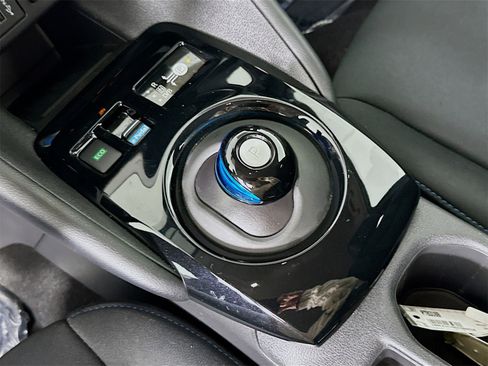 Used 2025 Nissan Leaf SV Plus image 17