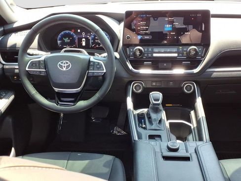 Used 2026 Toyota Grand Highlander AWD image 13