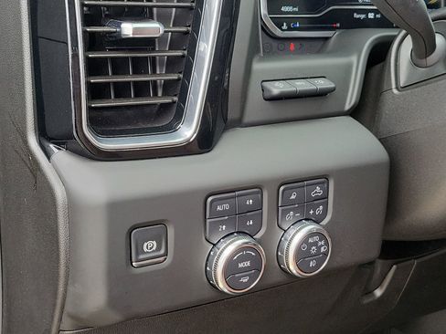 Certified 2025 GMC Sierra 2500 Denali Ultimate AWD/4WD image 18