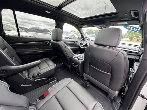 Used 2025 Buick Enclave Avenir w/ Trailering Package, 5000 lbs. AWD/4WD image 34