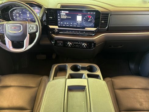 Used 2025 GMC Sierra 1500 SLT AWD/4WD image 17