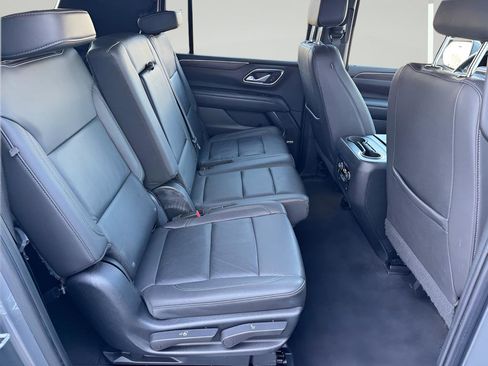 Used 2022 Chevrolet Suburban Z71 AWD/4WD image 17