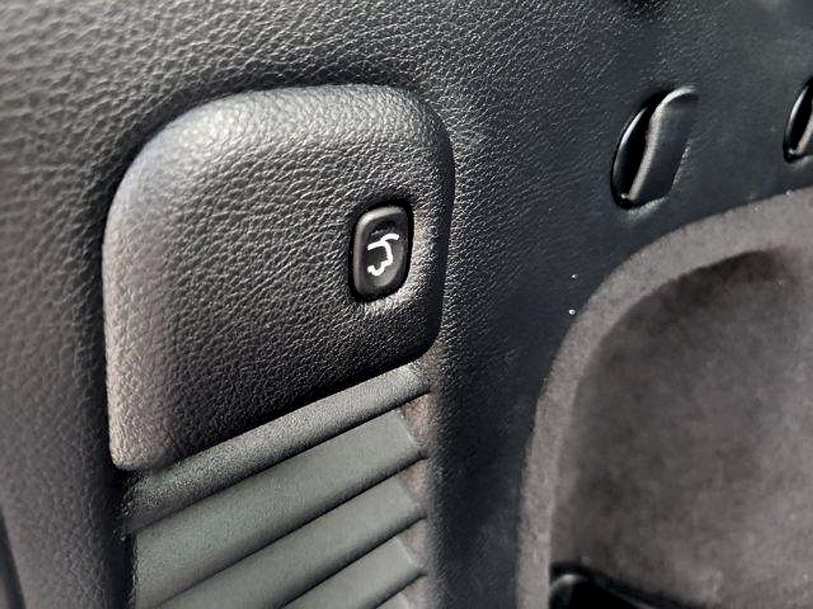 Used 2020 Jeep Grand Cherokee Limited RWD image 11