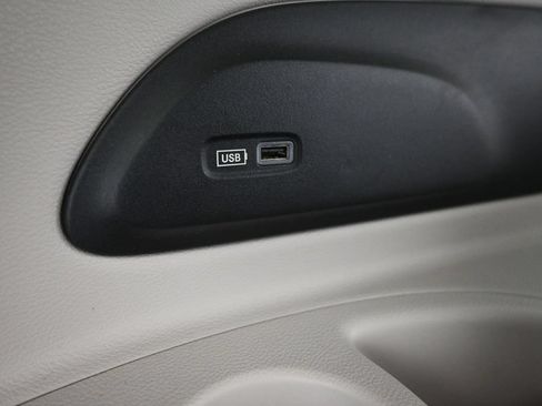 Used 2020 Chrysler Pacifica Limited FWD image 30
