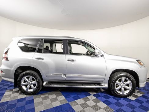 Used 2018 Lexus GX 460 w/ Navigation Package image 4