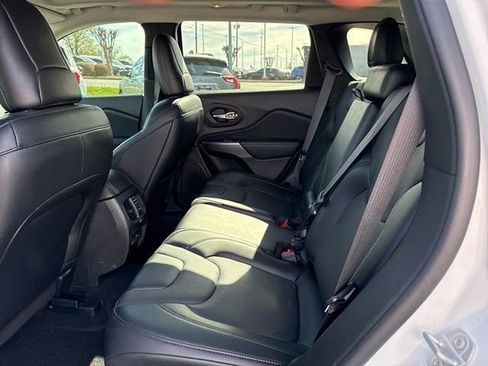 Used 2022 Jeep Cherokee Latitude Lux w/ Sun & Sound Group image 5