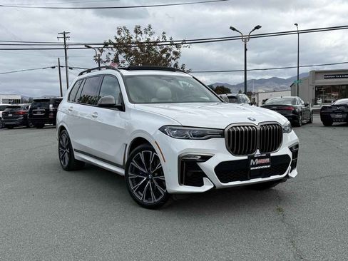 Used 2021 BMW X7 M50i image 1