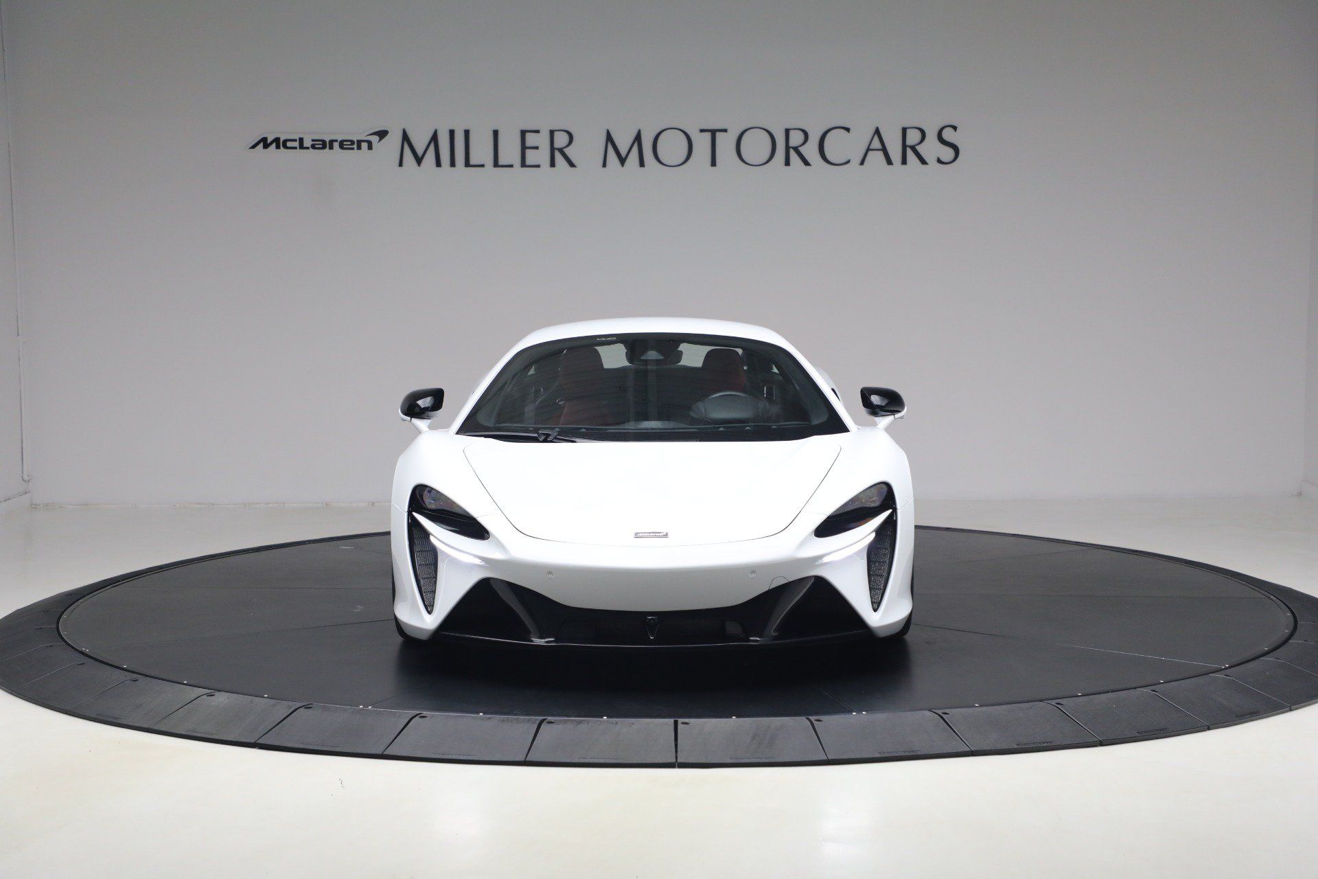 Used 2023 McLaren Artura RWD image 12