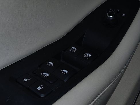 Used 2022 Jeep Grand Cherokee L Limited w/ Luxury Tech Group II image 27