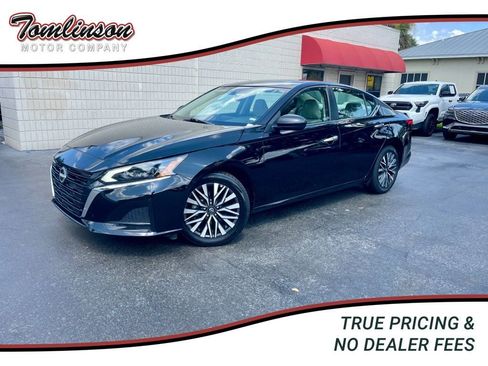 Used 2025 Nissan Altima 2.5 SV FWD image 1
