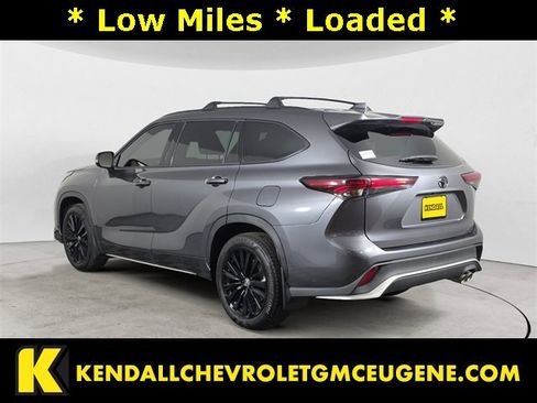 Used 2025 Toyota Highlander XSE image 3