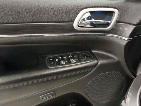 Used 2019 Jeep Grand Cherokee Limited AWD/4WD image 18