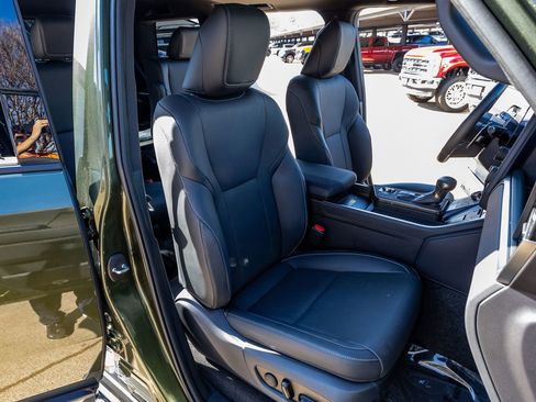 Used 2025 Lexus GX 550 w/ Accessory Package (Z1) image 28