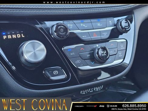 Used 2024 Chrysler Pacifica Limited FWD image 24