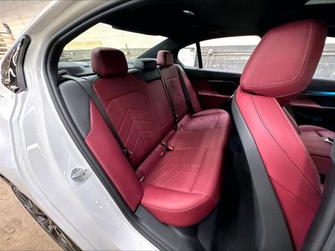 Used 2026 BMW i5 eDrive40 w/ M Sport Package RWD image 29