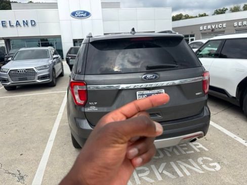 Used 2017 Ford Explorer XLT AWD/4WD image 8