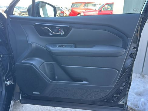 Used 2025 Subaru Forester Limited w/ Popular Package image 18