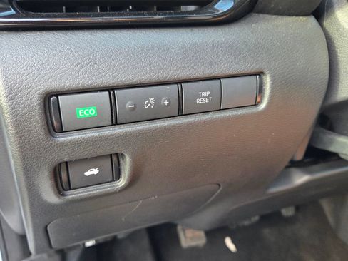 Used 2024 Nissan Sentra SV FWD image 28
