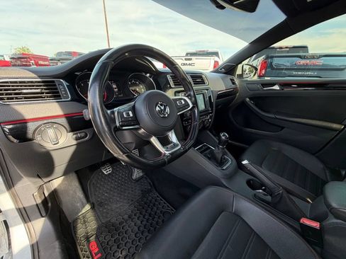 Used 2017 Volkswagen Jetta GLI FWD image 24