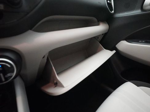 Used 2025 Hyundai Venue SEL FWD image 29