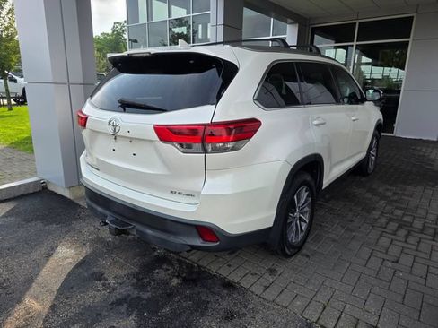 Used 2019 Toyota Highlander XLE AWD/4WD image 4