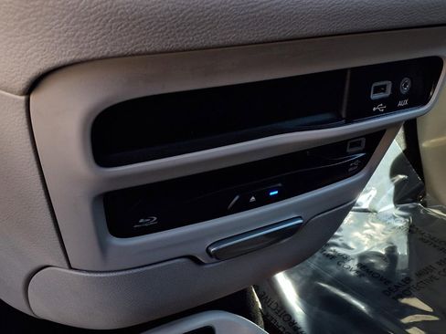 Used 2017 Chrysler Pacifica Touring-L Plus image 10