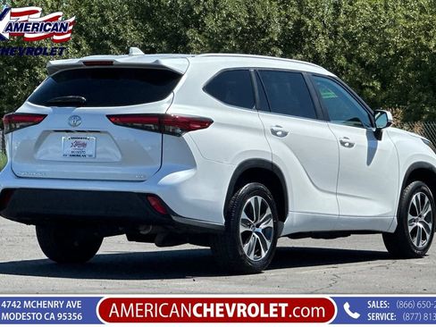 Used 2023 Toyota Highlander XLE FWD image 4