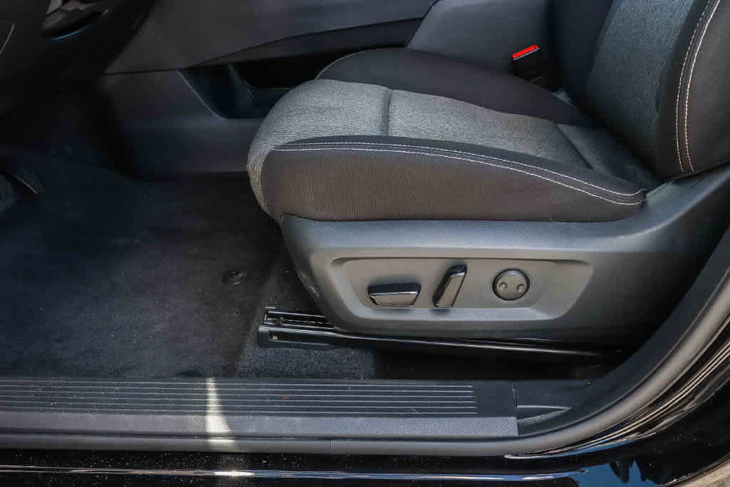 Used 2026 Nissan Rogue SV FWD image 19