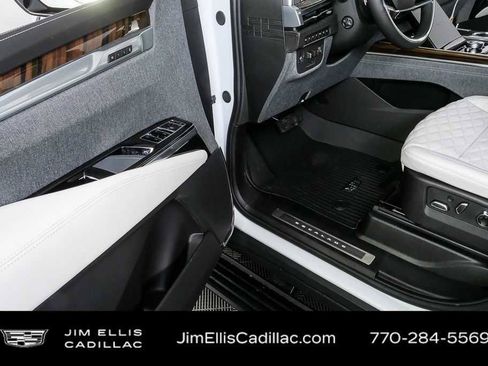 Used 2026 Cadillac Escalade ESV Platinum Sport w/ LPO, ONYX Package AWD/4WD image 7