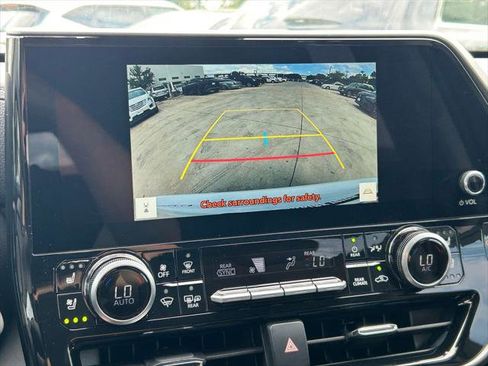 Certified 2026 Toyota Highlander Limited AWD/4WD image 40