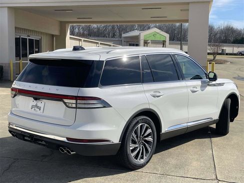 New 2026 Lincoln Aviator Premiere image 3