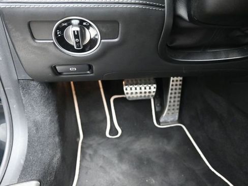 Used 2015 Mercedes-Benz SL 63 AMG image 16