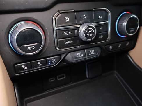 Used 2023 Chevrolet Tahoe Premier AWD/4WD image 23