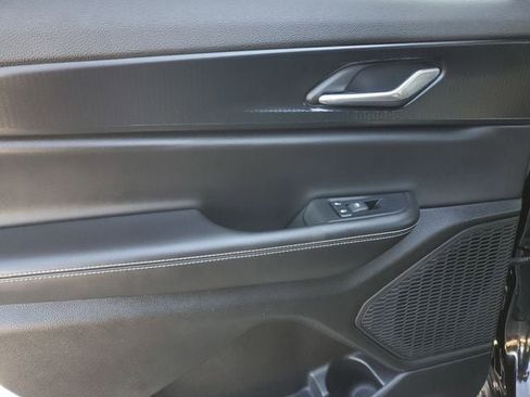 Certified 2025 Jeep Grand Cherokee L Laredo w/ Trailer Tow Package image 17