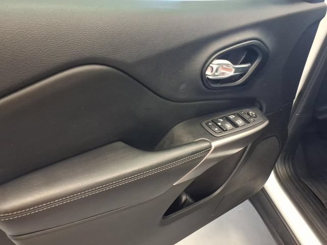 Used 2021 Jeep Cherokee Latitude Lux w/ Comfort/Convenience Group AWD/4WD image 14