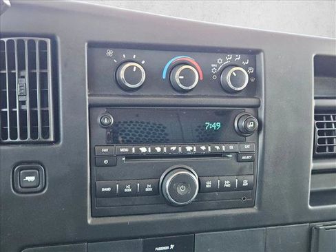 Used 2015 Chevrolet Express 2500 RWD image 13
